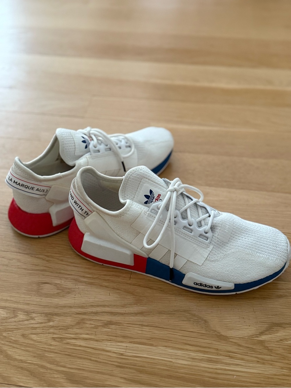 Adidas NMD R1 V2 Sneakers